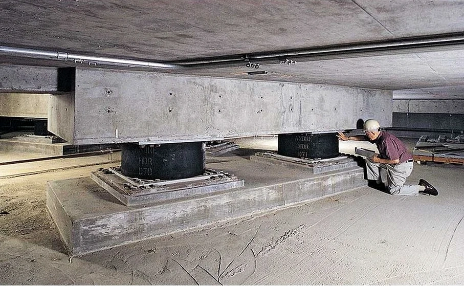 Base Isolation Seismic Design for Longueuil Projects